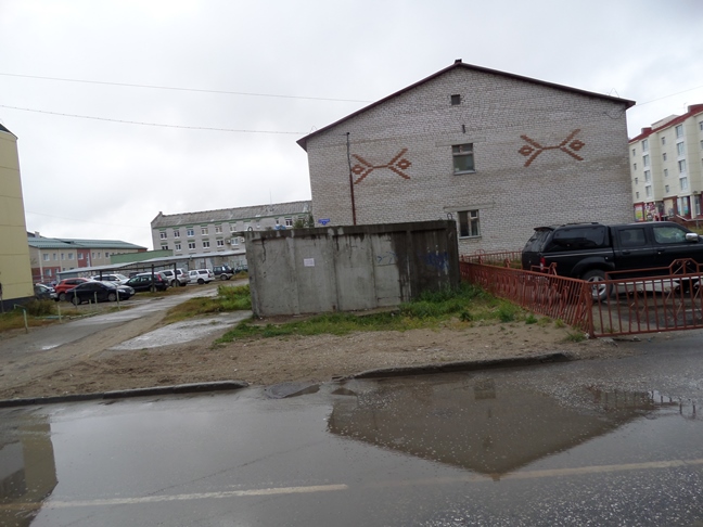 Мусорные баки напротив дома № 3 по улице Ненецкой исчезли