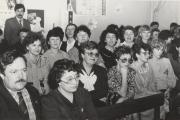 Ольга Авенировна Келарева (в центре) – среди бывших учеников (фото начала 80-х)