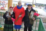 Галина Дуркина с ветеранами / Фото СКЦ «Престиж»
