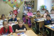 Учащиеся второго класса школы посёлка Нельмина Носа – учитель Эльза Марюева / Фото Ольги Марюевой