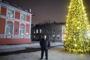 Алексей Барышев возле новогодней ёлки в Архангельске / Фото из архива Алексея Барышева