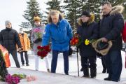 К памятнику Ивану Выучейскому возложили цветы, поклонились легенде / Фото Игоря Ибраева