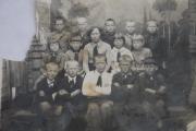 Маланья Просвирнина – второй ряд, 2-я слева, рядом с пионервожатой, с. Оксино, 1933 г. / фото предоставлено автором