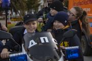 Посидеть за рулём полицейского мотоцикла – настоящее счастье для ребят / Фото Игоря Ибраева
