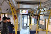 В салонах автобусов установлены современные с высоким качеством изображения экраны / фото adm-nmar.ru