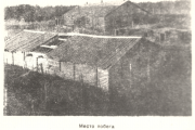 Концентрационный лагерь на о. Мудьюг. Через эту проломленную крышу бежали заключённые / Фотокопия
