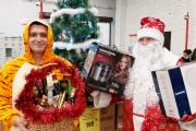 Тигруля и Дед Мороз ждут гостей для совместного фото / фото Ирины Громозовой