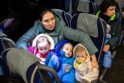 Жителям Донбасса приходится спешно покидать свои дома / Фото ТАСС