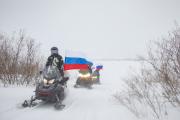 Губернатор НАО Юрий Бездудный возглавил колонну снегоходов / Фото Игоря Ибраева