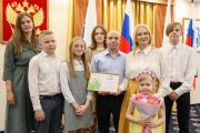 Многодетной семьёй года в НАО стала семья Елены и Игоря Перваковых / Фото Александры Берг