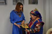 Известная в округе мастерица Нина Баркулёва приняла участие в выставке / Фото ЭКЦ НАО