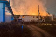 На минувшей неделе злоумышленники подожгли сразу три расселённых дома / Фото Евгения Тимофеева
