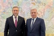 Отдельное внимание на встрече стороны уделили социальным проектам / Фото со страницы Юрия Бездудного ВКонтакте