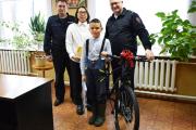 Сбылась новогодняя мечта десятилетнего Демида из Омы / Фото пресс-службы УМВД России по НАО