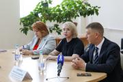 Ирина Гехт представила коллективу своего заместителя как человека, который не только теоретически знает сферу здравоохранения, но и понимает все её нюансы практически / Фото Екатерины Эстер