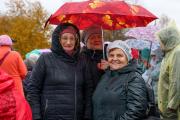 Зонтик должен быть большой, чтоб хватило на подруг / Фото Екатерины Эстер