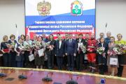 В День Конституции 21 житель НАО получил государственные и иные награды, поощрения президента РФ, знаки отличия / Фото Екатерины Эстер