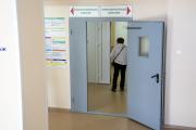 Отделение дневного пребывания находится в здании взрослой поликлиники по адресу: Авиаторов, 9б (третий этаж) / Фото Алексея Орлова