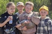 Ребята из Коткино с четвероногим другом / фото предоставлено Еленой Ясинской