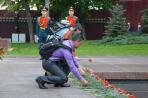 Василий Шкитин и Артём Терентьев возлагают цветы к могиле Неизвестного солдата