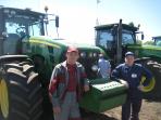 Работа на современном американском тракторе John Deere требует специальных навыков