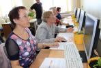 Жители Ненецкого округа на занятиях учатся работать на компьютере. Результатом довольны!