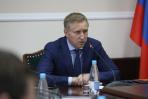Юрий Бездудный попросил сенатора помочь в организации встречь в правительстве / Фото Екатерины Эстер