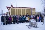 Ученики заводской школы крепко дружат с ветеранами / Фото Алексея Орлова