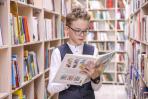 Даниил Ярков любит читать разные книги, но с особым интересом изучает энциклопедии / Фото Екатерины Эстер