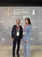 С Романом Рябым – директором департамента развития и регулирования юридической помощи Министерства юстиции РФ / Фото из архива Госюрбюро НАО