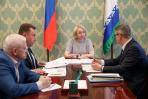 Тема устойчивой связи в округе стала основной на встрече врио губернатора Ирины Гехт и руководства компании МТС / Фото Екатерины Эстер