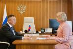 Запрос на новое жильё в НАО высок. Об этом Ирина Гехт рассказала Иреку Файзуллину / Фото Фото пресс-службы Минстроя РФ