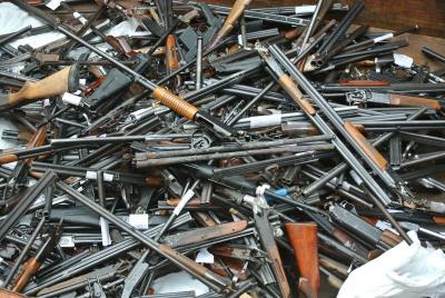   Ежегодно сотни единиц незаконно хранившегося  у граждан РФ оружия отправляются в плавильные печи
