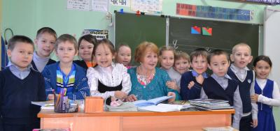 Светлана Георгиевна Покровская в окружении любимых учеников