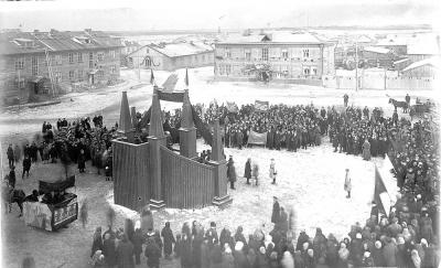 На этой площади проходил первый митинг, посвященный дню рождения РККА в Нарьян-Маре