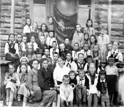 Сводный пионерский отряд Пешского куста. Фото 30-х годов / Фото из семейного архива Ольги Каменской