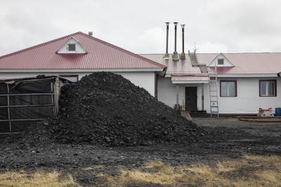 На сегодняшний день доставка угля в сёла округа выполнена на 61%, дров – на 34% и дизельного топлива – на 45% / Фото Алексея Орлова