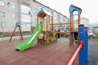 Игровые площадки – неотъемлемая составляющая любого двора / Фото Алексея Орлова