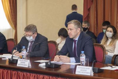 Губернатор НАО Юрий Бездудный отметил важность экологической безопасности при реализации проекта / Фото Алексея Орлова