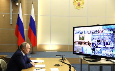 Глава государства пообщался с семьями из разных регионов / фото kremlin.ru