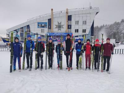Александр Терентьев дал несколько советов юным лыжникам / Фото предоставлено Константином Дедковым