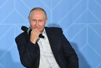 Путин общается с молодёжью / Фото riamediabank.ru