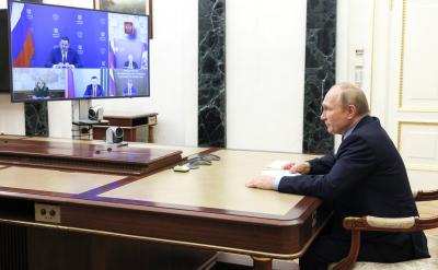 Президент считает, что нужен комплекс мер по поддержке семей с детьми / Фото kremlin.ru