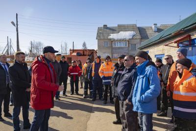 Глава региона поблагодарил коллектив за добросовестный труд / Фото Игоря Ибраева