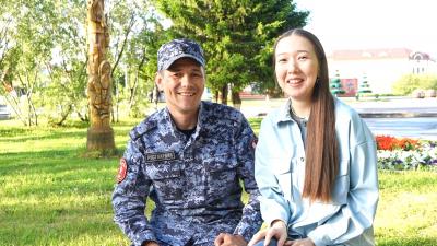Супруги Огурцовы вместе уже пять лет / Фото пресс-службы Управления Росгвардии по НАО