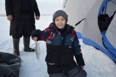 Ильдар знает все тонкости зимней ловли рыбы / Фото со страницы Юрия Бездудного вконтакте