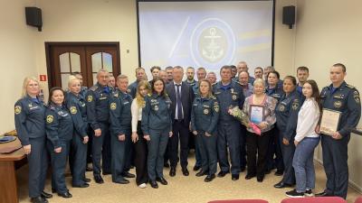 Сотрудников ведомства поздравил заместитель губернатора Вадим Соков / Фото ГУ МЧС России по НАО