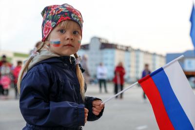 Маленькая участница праздничного мероприятия в Нарьян-Маре / Фото Екатерины Эстер