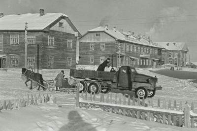 Перекрёсток улиц Смидовича и Тыко Вылки, 1949 год / Фото  Георгия Липскерова