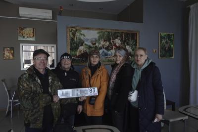Оформить документы помог Владимир Дудников (на фото второй слева) / Фото из архива «Работаем, братья!»
